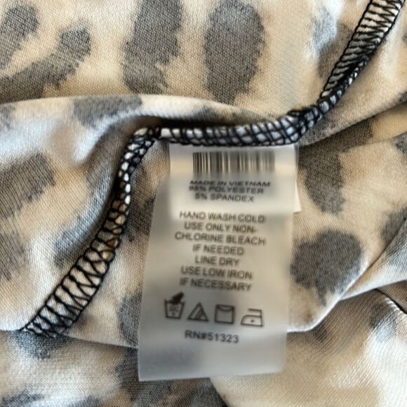 Vince Camuto animal print sleeveless blouse Size XS - Picture 8 of 8